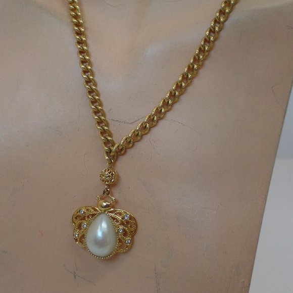 Vintage AVON Faux Pearl Bug/Scarab Goldtone Necklace & Pendant 18" - Picture 1 of 16